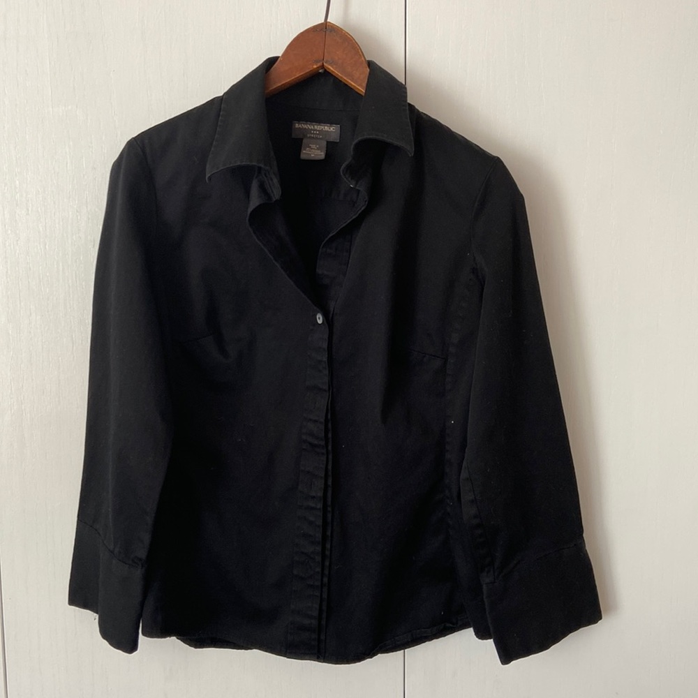 Banana Republic Women’s Medium Black Button up 3/4 length sleeve stretch top